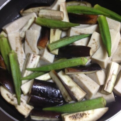 ナスも入れてみました！
夏野菜たっぷりで高野豆腐の乾物を使い切って美味しくいただきました。